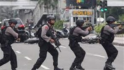 رويترز: امرأة مسلحة تطلق النار داخل مقر الشرطة الوطنية الإندونيسية