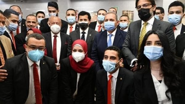 وزير الشباب مع قيادات