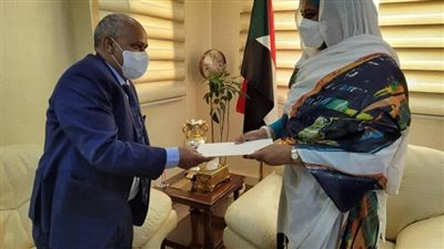 وزيرة الخارجية السودانية تتسلم أوراق اعتماد سفيرا لأريتريا بالسودان
