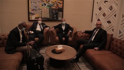 السفير المصري بالسودان ونائب رئيس المريخ يستقبلان بعثة الأهلي