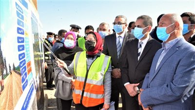 وزير النقل يتفقد أعمال تنفيذ مشروع القطار الكهربائي الـ