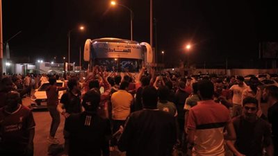 جماهير الأهلي في السودان تستقبل بعثة الفريق قبل مواجهة المريخ 