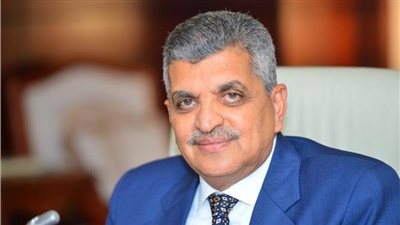 رئيس هيئة قناة السويس: قبطان السفينة الجانحة يرفض الاستجابة للتحقيقات 