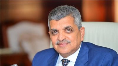 أسامة ربيع: السفينة الجانحة لن تغادر إلا بعد دفع التعويضات.. ومليار دولار قيمة متوقعة (فيديو)