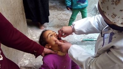 تطعيم 962 ألف طفل ضد شلل الأطفال بالمنيا