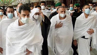 رئيس الوزراء العراقي يؤدي مناسك العمرة في ختام زيارته للسعودية (صور)