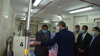 محافظ الفيوم يتابع سير العمل بمستشفى الشفاء