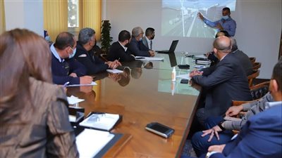 محافظ دمياط تبحث آلية تطوير الطريق الرابط بين طريقي بورسعيد والسيالة