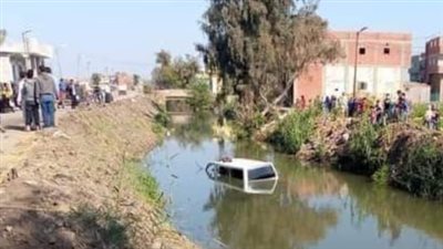 بينهم أطفال.. إصابة 9 أشخاص في انقلاب سيارة بمصرف 