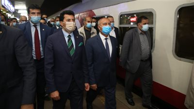 وزيرا النقل والرياضة يتفقدان قطارات الشباب بمحطة مصر