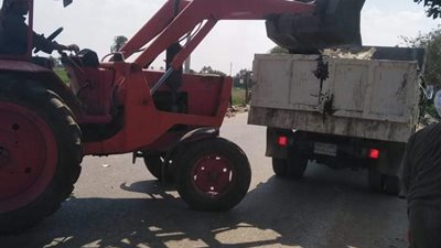 لتيسير الحركة المرورية.. رفع 380 طن قمامة ومخلفات بمركز إطسا في الفيوم (صورة)