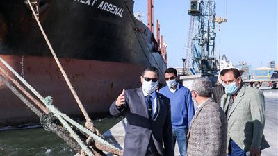 ميناء دمياط: مغادرة قطار بضائع بحمولة 1300 طن قمح إلى صوامع شبرا