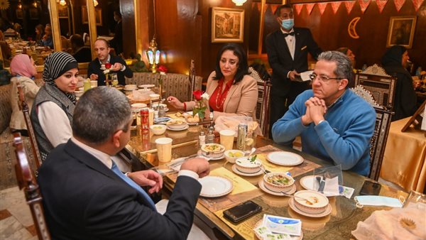  وزير السياحة والآثاروالأمين