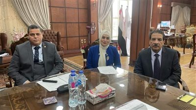 برلمانية  تبحث مع رئيس ميناء دمياط إمكانية إقامة مجمعات صناعية للشباب 