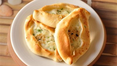 لمحبي العجائن والفطائر..  3 خطوات لعمل فطائر الجبن بالمنزل