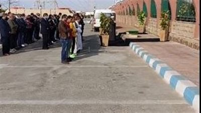 انتهاء صلاة الجنازة على جثمان 