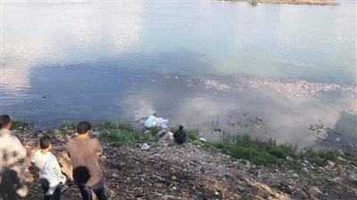  انتشال جثة طفل غرق بترعة نجع حمادي بطما 