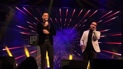 رامي جمال يتألق في حفله بمركز المنارة..ويحتفل بعيد ميلاد أحمد جمال (صور)