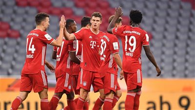 مولر وجنابري يقودان هجوم بايرن ميونخ أمام لايبزيج