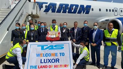 أهلا بكم في أرض التاريخ.. مطار الأقصر يستقبل أولى رحلات بوخاريست (صور)