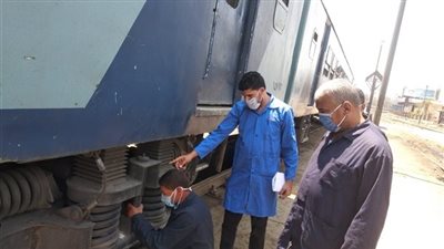 على خلفية حادث انفصال عربات قطار النوم.. وزير النقل يتفقد مكان 