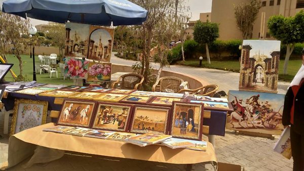 جانب من المعروضات