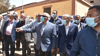 وزير النقل يتفقد ورشة المنيا الإضافية للعمرات الجسيمة (صور)