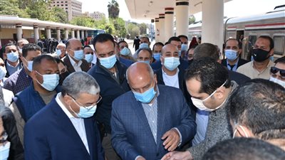 وزير النقل: فصل قطاع نقل البضائع عن السكة الحديد وتحويله لشركة 