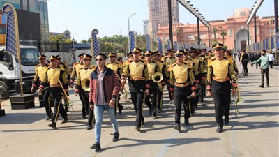 شاهد.. الاستعدادات الأخيرة قبل بدء تحرك موكب المومياوات الملكية (صور)