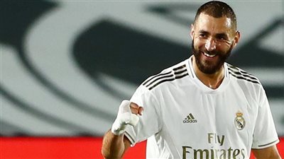 كريم بنزيما يتخطى سانتيانا ويصبح رابع هداف في تاريخ ريال مدريد
