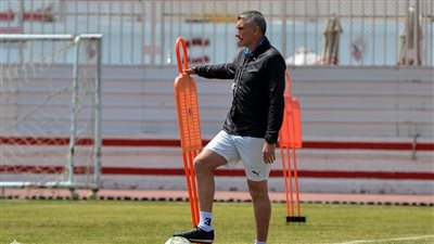 جلسة بين كارتيرون وطبيب الزمالك للاطمئنان على اللاعبين قبل مواجهة تونجيث 