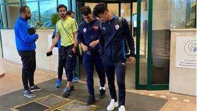 أحمد سيد زيزو يؤازر لاعبي الزمالك أمام المولودية 