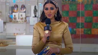 بإكسسوار الملكة إيزيس.. آية الغرياني تعيد إحياء أسطورة الحب والوفاء في حفل نقل المومياوات (صور)