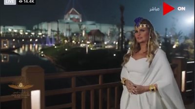 يسرا تتقدم العرض الفني لفعالية نقل المومياوات الملكية (صور)