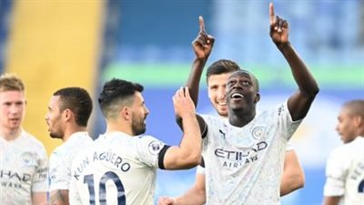 مانشستر سيتي يهزم ليستر بثنائية ويقترب من حسم لقب البريميرليج 