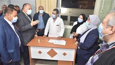 محافظ أسيوط يتفقد العمل بمركز تطعيم المواطنين بلقاح كورونا بمستشفى الإيمان العام