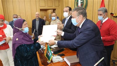 محافظ المنوفية يكرم الأم المثالية على الجمهورية وعددًا من الأمهات المثاليات على مستوى المحافظة 