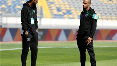 لاعبو بيراميدز يعاينون أرضية ملعب محمد الخامس قبل مواجهة الرجاء المغربي 