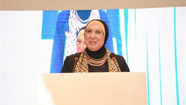 وزيرة الصناعة