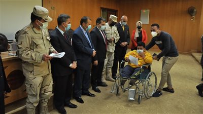 جامعة كفر الشيخ تسلم 45 طالبًا من ذوي الاحتياجات الخاصة شهادات الإعفاء من الجيش (صور)