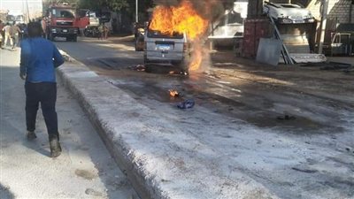 تفحم سيارة على الطريق الدائري بجوار كوبري رعرع في أسيوط