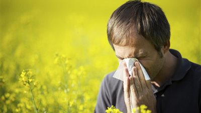 مسيرة الحساسية الموسمية.. خبراء يوضحون تأثير الأنواع المختلفة على حالات أخرى
