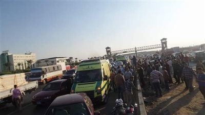 مصرع شخص وإصابة آخر في حادث تصادم سيارتين بطريق 