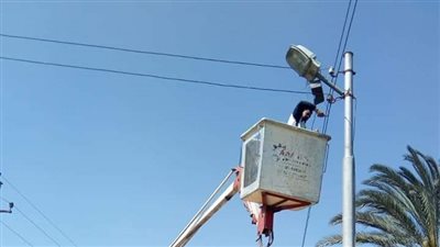 صيانة وتركيب 156 كشافًا وعمودًا للإنارة بالمنيا منعًا للحوادث