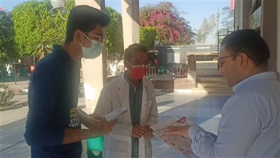 حملة لطلاب صيدلة المنيا للتوعية بالتبرع بالدم (صور وفيديو)