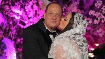 هنادي مهنا تطالب الجمهور بالدعاء لوالدها بعد إصابته بكورونا (صور)