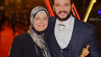 أحمد خالد صالح يكشف مستجدات حالة والدته الصحية ويطلب الدعاء (صورة)