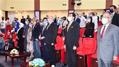  وزير الشباب والرياضة وعالم الفضاء