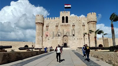 المناطق الأثرية بالإسكندرية تفتح أبوابها لأفراد الجيش الأبيض وأسرهم بالمجان 