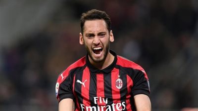 تقارير صحفية: ميلان مهتم بتجديد عقد هاكان